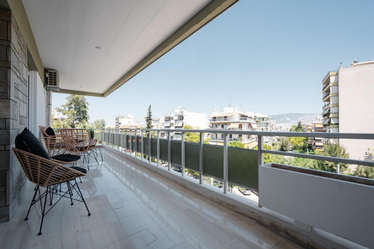 Luxury 4 Bedrooms Apartment Near Flisvos Marina Piraeus Bagian luar foto