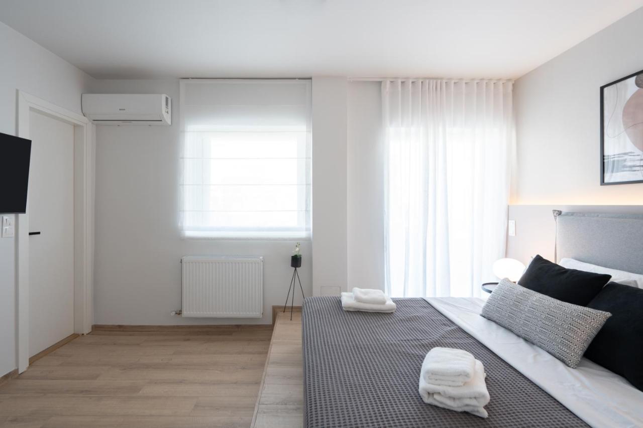 Luxury 4 Bedrooms Apartment Near Flisvos Marina Piraeus Bagian luar foto