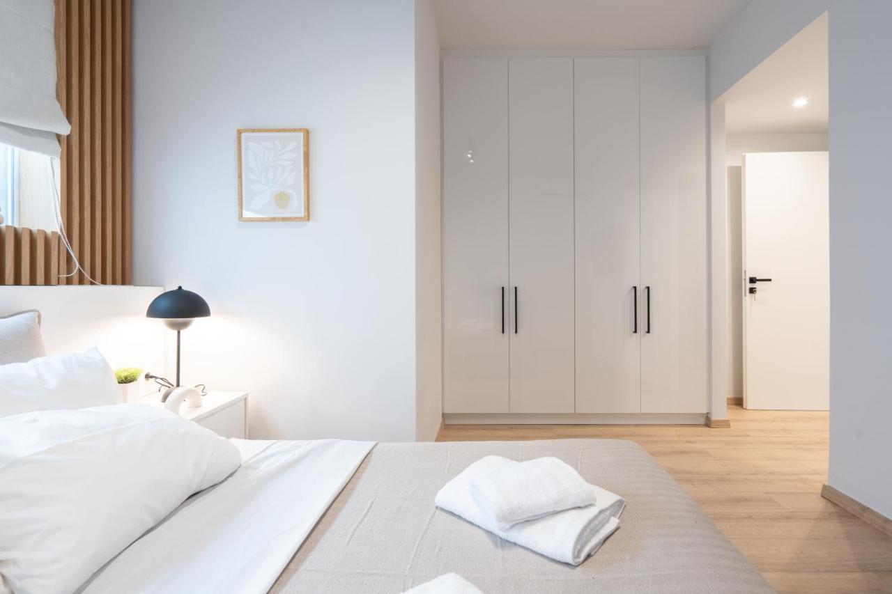 Luxury 4 Bedrooms Apartment Near Flisvos Marina Piraeus Bagian luar foto