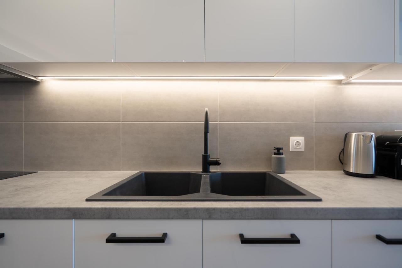 Luxury 4 Bedrooms Apartment Near Flisvos Marina Piraeus Bagian luar foto