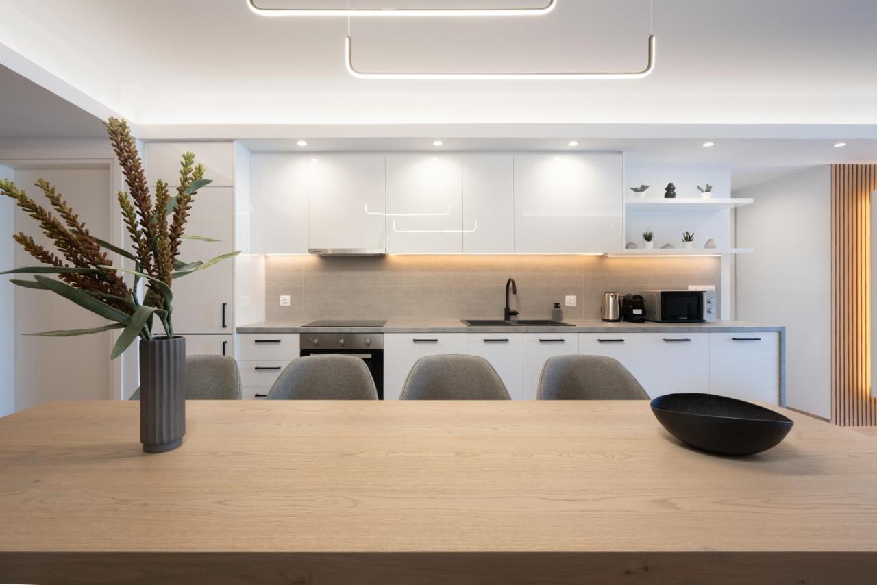 Luxury 4 Bedrooms Apartment Near Flisvos Marina Piraeus Bagian luar foto