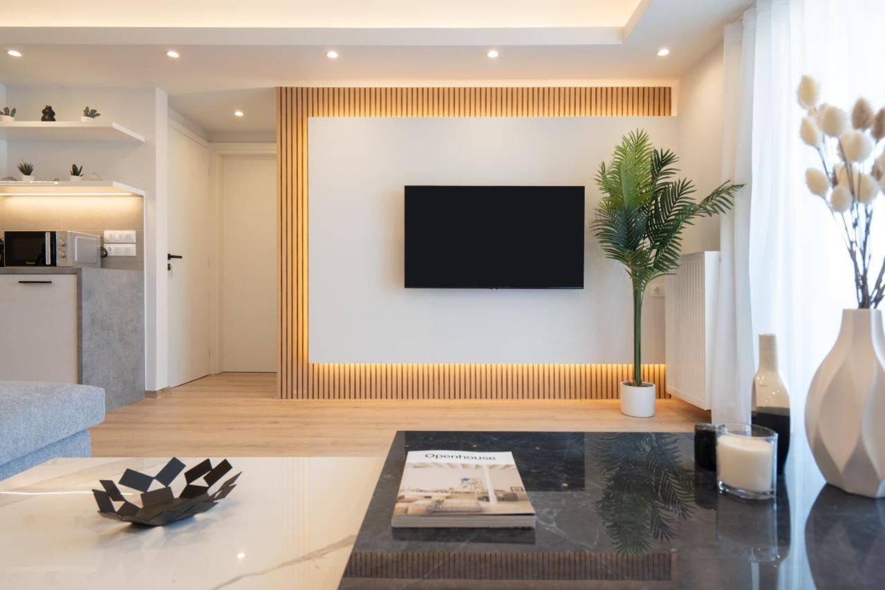 Luxury 4 Bedrooms Apartment Near Flisvos Marina Piraeus Bagian luar foto