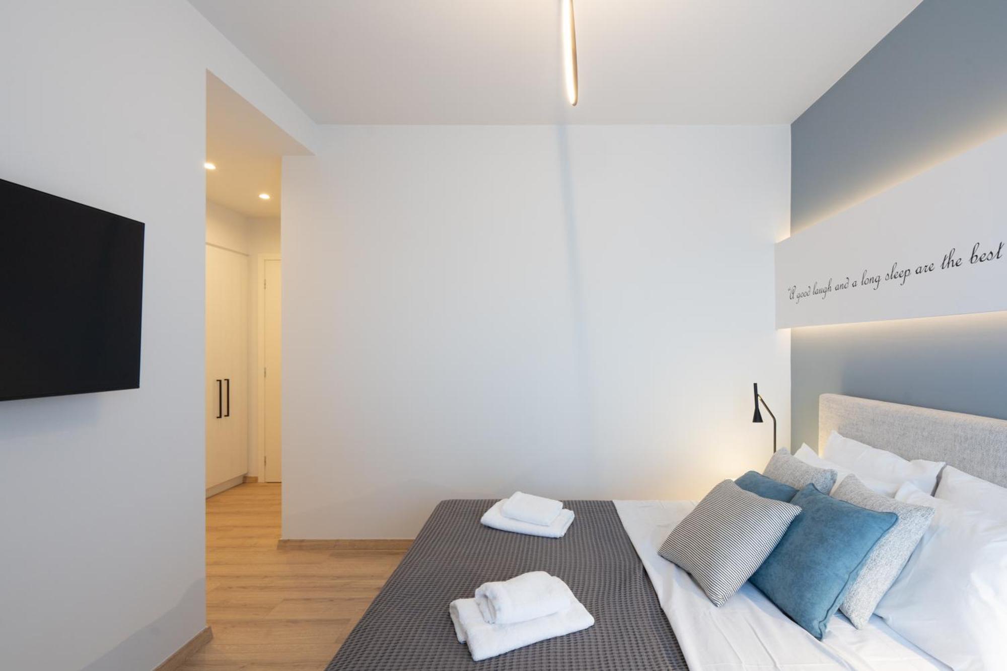 Luxury 4 Bedrooms Apartment Near Flisvos Marina Piraeus Bagian luar foto