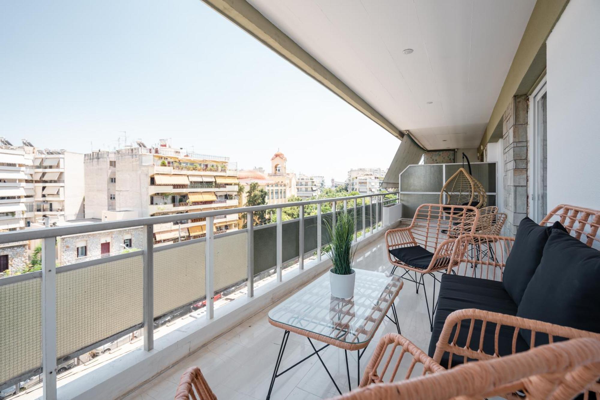Luxury 4 Bedrooms Apartment Near Flisvos Marina Piraeus Bagian luar foto