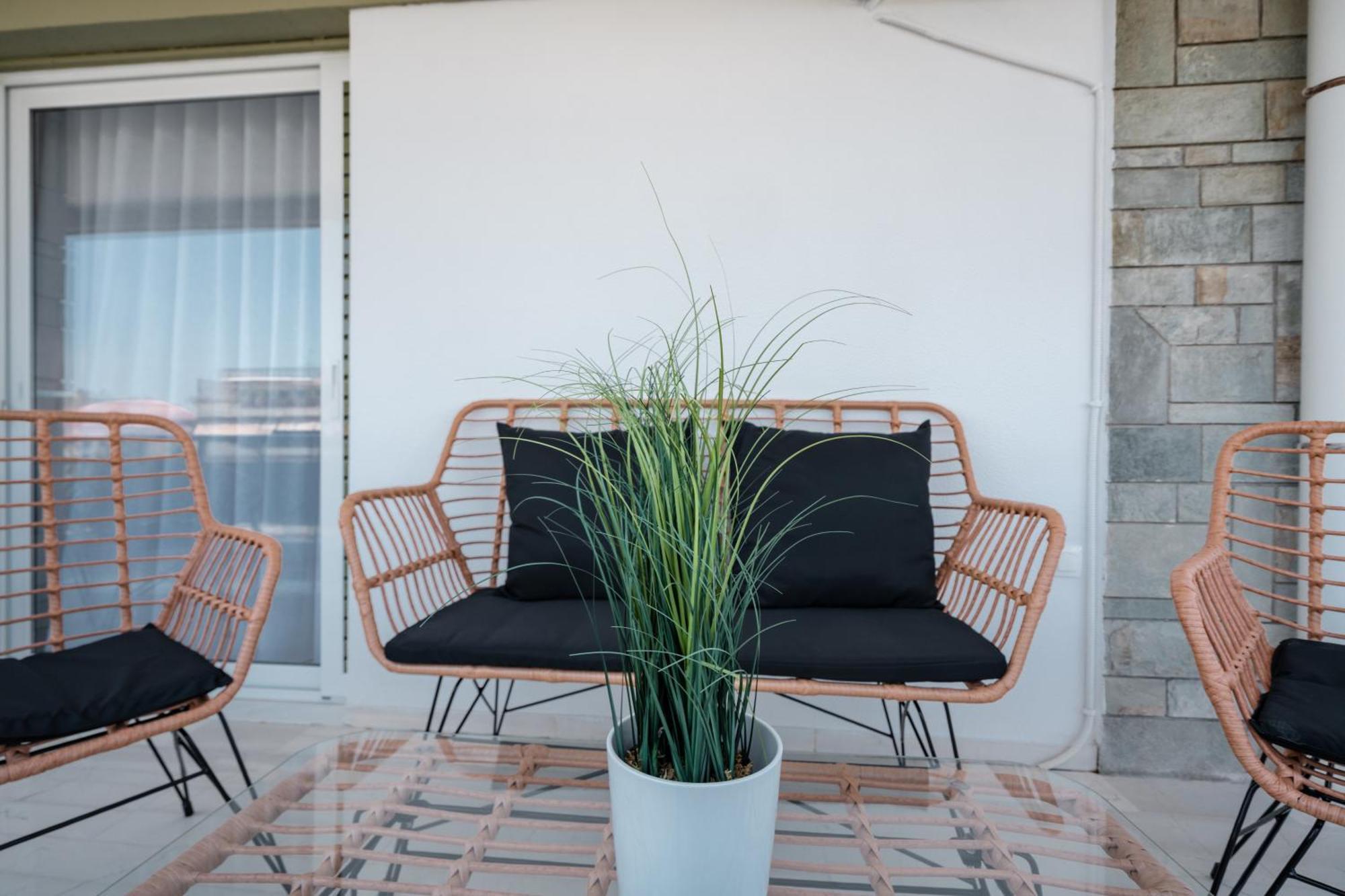 Luxury 4 Bedrooms Apartment Near Flisvos Marina Piraeus Bagian luar foto