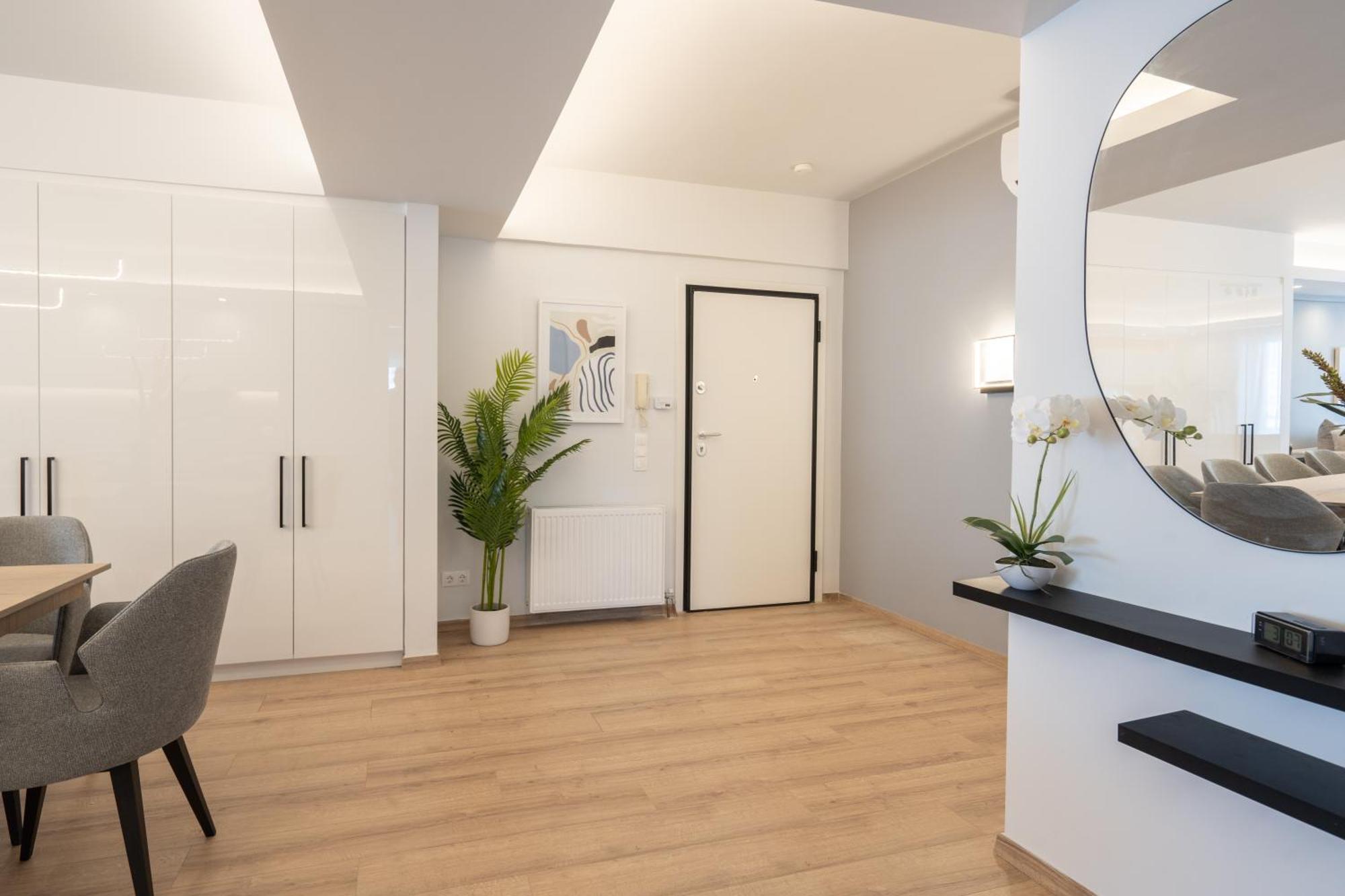 Luxury 4 Bedrooms Apartment Near Flisvos Marina Piraeus Bagian luar foto
