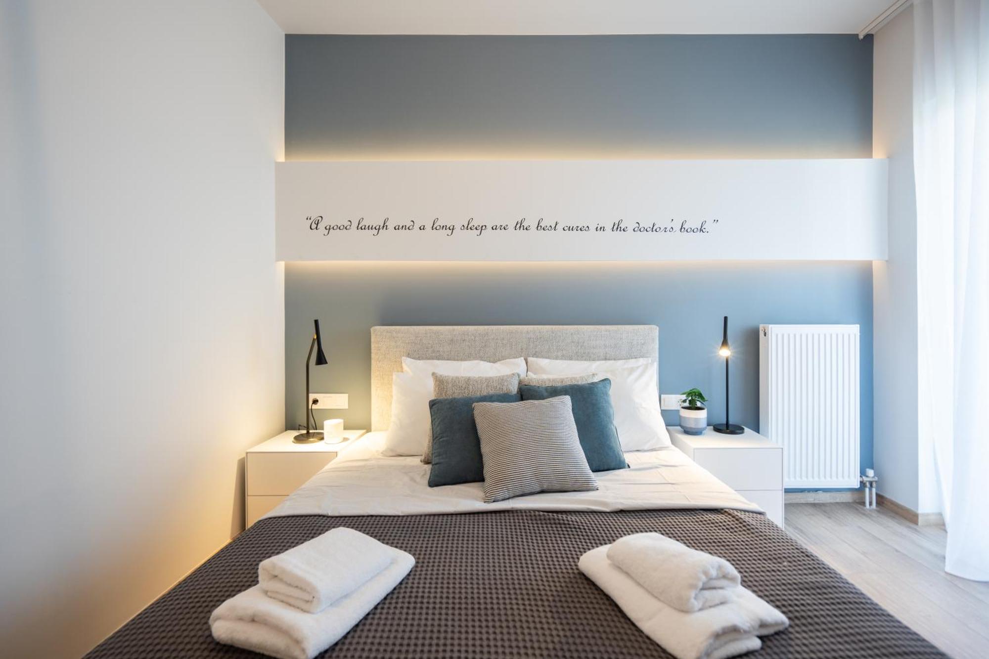 Luxury 4 Bedrooms Apartment Near Flisvos Marina Piraeus Bagian luar foto