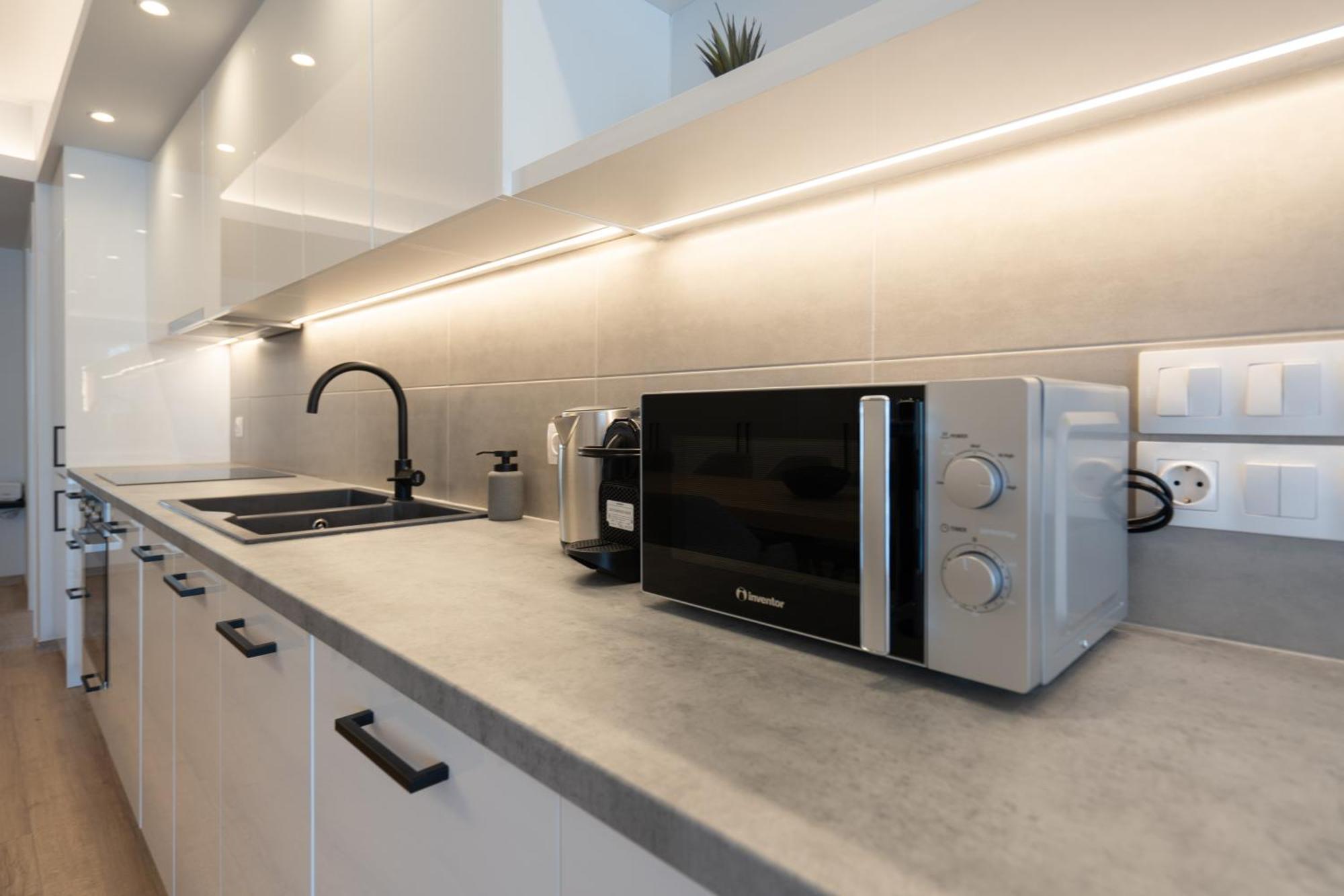 Luxury 4 Bedrooms Apartment Near Flisvos Marina Piraeus Bagian luar foto